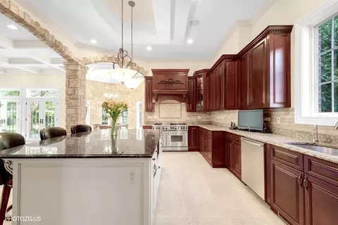 Kitchen - 2895 Keystone Rd, Northbrook, IL 60062 photo 3 of 10