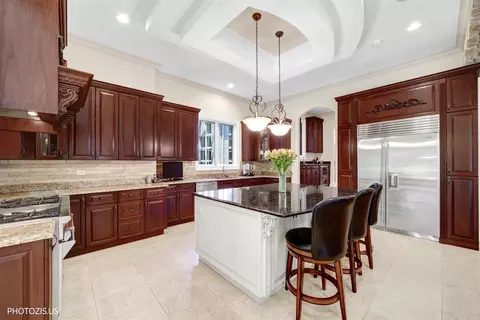 Kitchen - 2895 Keystone Rd, Northbrook, IL 60062 photo 4 of 10