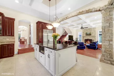 Kitchen - 2895 Keystone Rd, Northbrook, IL 60062 photo 2 of 10