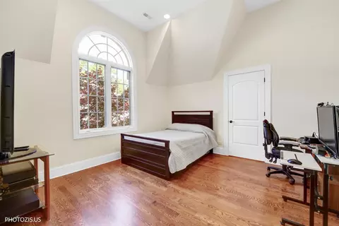 Bedroom - 2895 Keystone Rd, Northbrook, IL 60062 photo 6 of 6