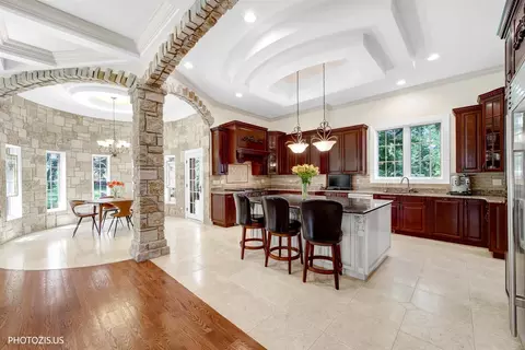 Kitchen - 2895 Keystone Rd, Northbrook, IL 60062 photo 5 of 10
