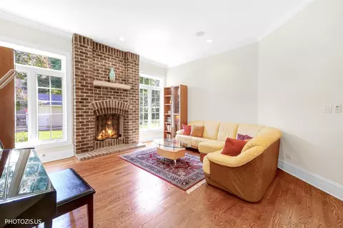 Living - 2895 Keystone Rd, Northbrook, IL 60062 photo 6 of 6