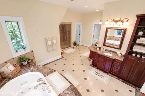 Bath - 2895 Keystone Rd, Northbrook, IL 60062 photo 2 of 11