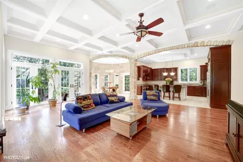 Living - 2895 Keystone Rd, Northbrook, IL 60062 photo 3 of 6