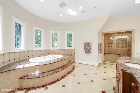 Bath - 2895 Keystone Rd, Northbrook, IL 60062 photo 4 of 11