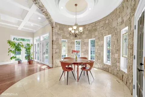 Dining - 2895 Keystone Rd, Northbrook, IL 60062 photo 5 of 6