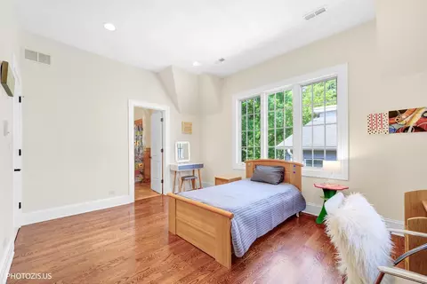 Bedroom - 2895 Keystone Rd, Northbrook, IL 60062 photo 5 of 6