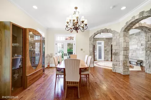 Dining - 2895 Keystone Rd, Northbrook, IL 60062 photo 4 of 6