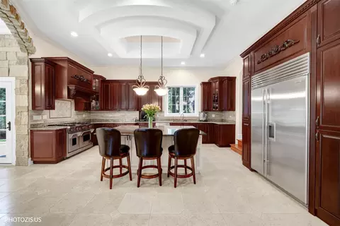Kitchen - 2895 Keystone Rd, Northbrook, IL 60062 photo 6 of 10