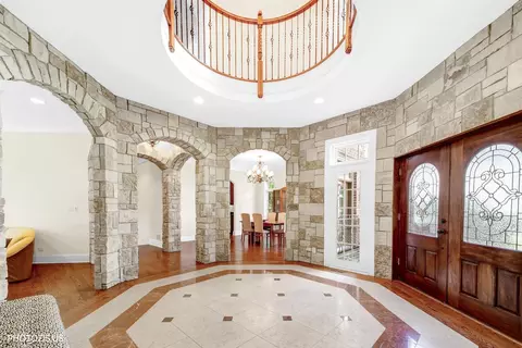 Entry Way - 2895 Keystone Rd, Northbrook, IL 60062 photo 1 of 9