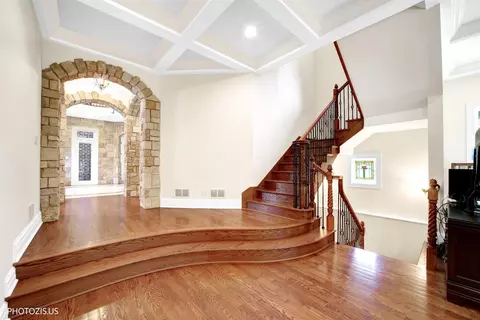 Entry Way - 2895 Keystone Rd, Northbrook, IL 60062 photo 5 of 9