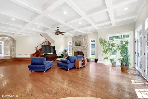 Living - 2895 Keystone Rd, Northbrook, IL 60062 photo 5 of 6