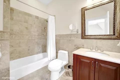 Bath - 2895 Keystone Rd, Northbrook, IL 60062 photo 8 of 11
