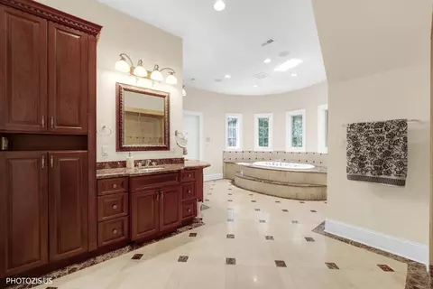 Bath - 2895 Keystone Rd, Northbrook, IL 60062 photo 6 of 11