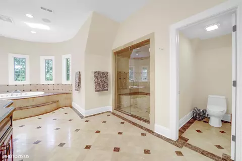 Bath - 2895 Keystone Rd, Northbrook, IL 60062 photo 7 of 11