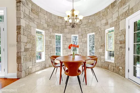 Dining - 2895 Keystone Rd, Northbrook, IL 60062 photo 6 of 6