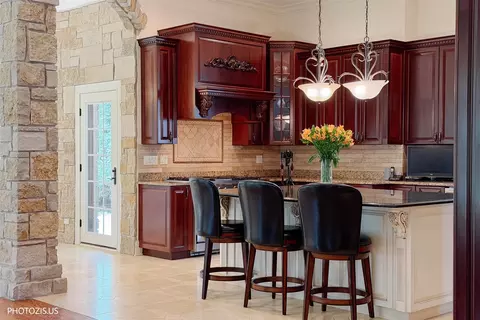 Kitchen - 2895 Keystone Rd, Northbrook, IL 60062 photo 7 of 10