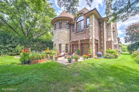 Exterior - 2895 Keystone Rd, Northbrook, IL 60062 photo 3 of 9