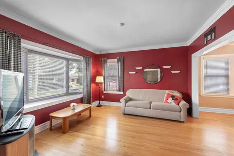 Living - 4030 Vernon Ave, Brookfield, IL 60513 photo 2 of 2