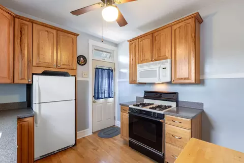 Kitchen - 4030 Vernon Ave, Brookfield, IL 60513 photo 2 of 3