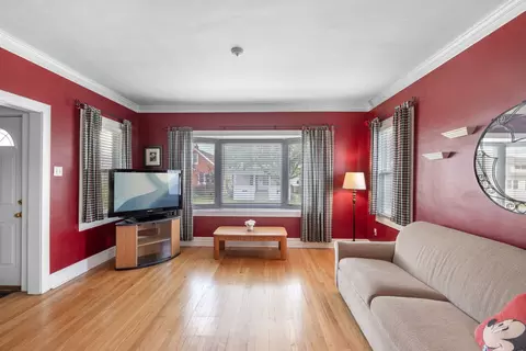Living - 4030 Vernon Ave, Brookfield, IL 60513 photo 1 of 2