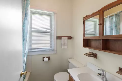 Bath - 4030 Vernon Ave, Brookfield, IL 60513 photo 1 of 1