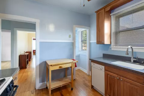 Kitchen - 4030 Vernon Ave, Brookfield, IL 60513 photo 3 of 3