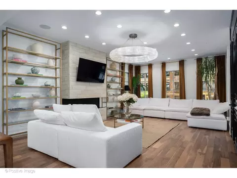 Living - 22 Elm St, Chicago, IL 60611 photo 1 of 7