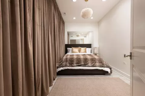 Bedroom - 22 Elm St, Chicago, IL 60611 photo 9 of 10