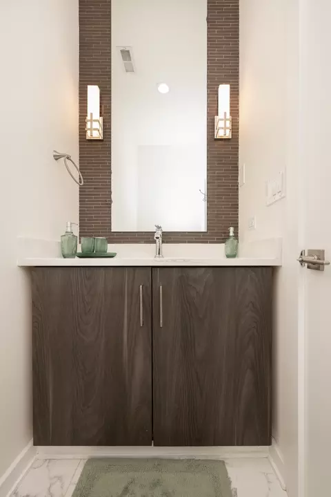 Bath - 22 Elm St, Chicago, IL 60611 photo 3 of 12