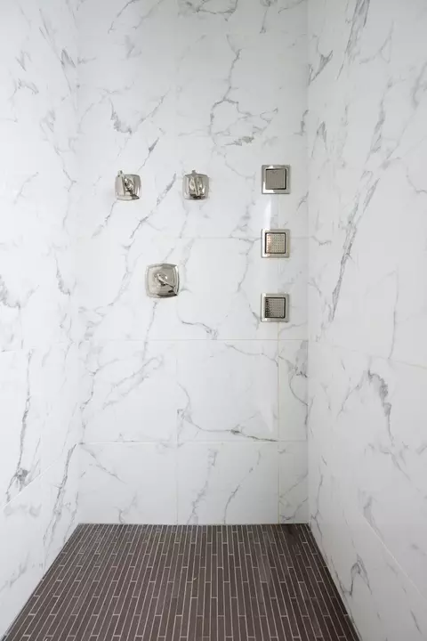 Bath - 22 Elm St, Chicago, IL 60611 photo 4 of 12