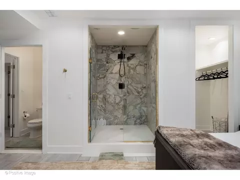 Bath - 22 Elm St, Chicago, IL 60611 photo 2 of 12