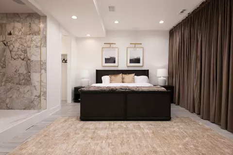 Bedroom - 22 Elm St, Chicago, IL 60611 photo 2 of 10