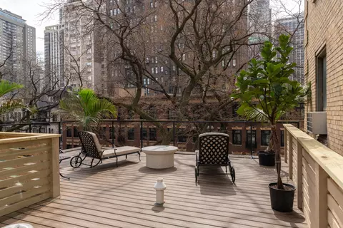 Exterior - 22 Elm St, Chicago, IL 60611 photo 2 of 4