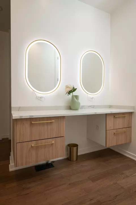 Bath - 22 Elm St, Chicago, IL 60611 photo 1 of 12