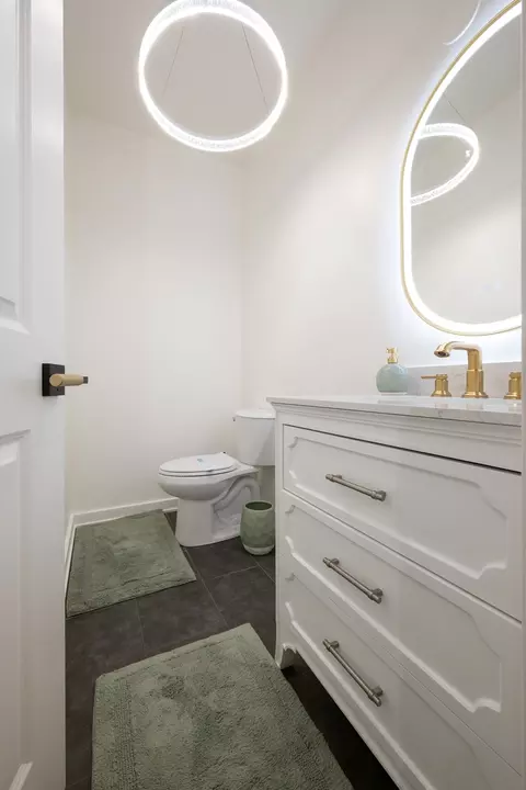 Bath - 22 Elm St, Chicago, IL 60611 photo 7 of 12