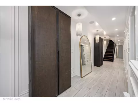 Entry Way - 22 Elm St, Chicago, IL 60611 photo 2 of 3