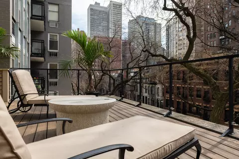 Exterior - 22 Elm St, Chicago, IL 60611 photo 3 of 4