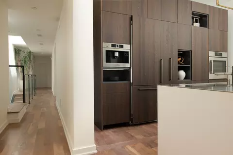 Entry Way - 22 Elm St, Chicago, IL 60611 photo 1 of 3