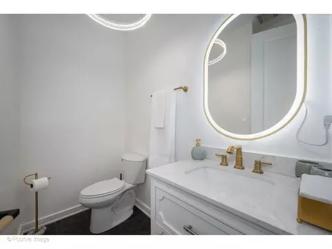 Bath - 22 Elm St, Chicago, IL 60611 photo 10 of 12