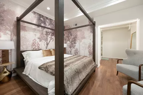 Bedroom - 22 Elm St, Chicago, IL 60611 photo 4 of 10