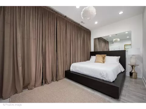 Bedroom - 22 Elm St, Chicago, IL 60611 photo 8 of 10