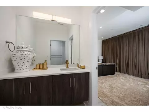 Bath - 22 Elm St, Chicago, IL 60611 photo 8 of 12