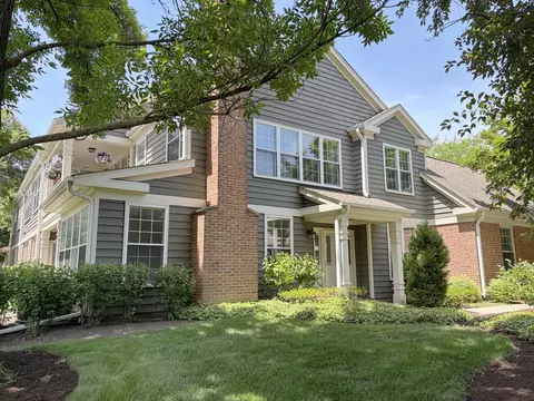 112 Harvard Ct, Glenview, IL 60025