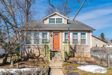 43250 N Lakeside Dr, Antioch, IL 60002
