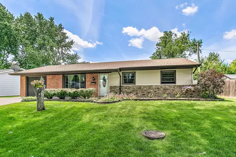 7798 Kingsbury Dr, Hanover Park, IL 60133