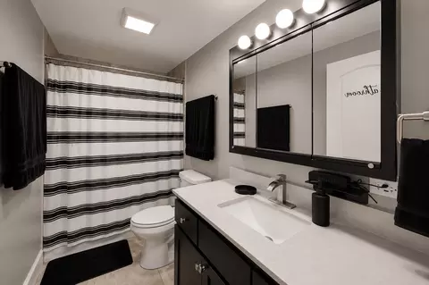 Bath - 16641 Paulina St, Markham, IL 60428 photo 1 of 1