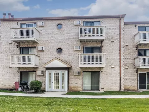 454 E Spruce Dr #2B, Palatine, IL 60074