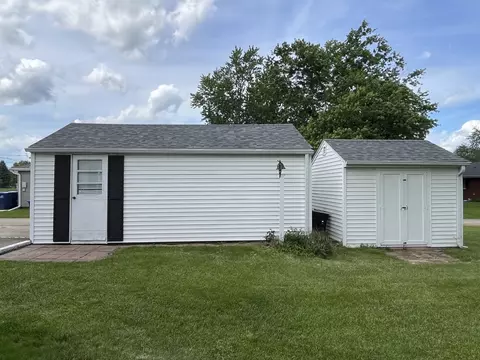 Exterior - 526 Edwards St, Kewanee, IL 61443 photo 5 of 5