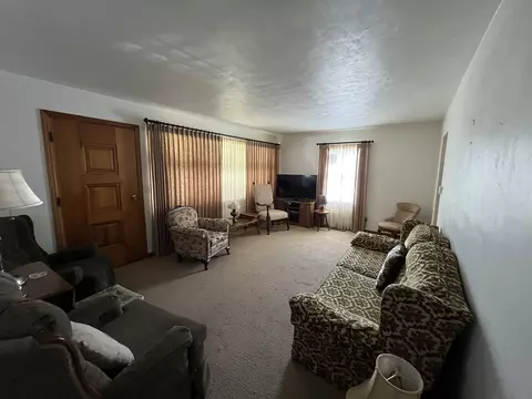 Living - 526 Edwards St, Kewanee, IL 61443 photo 2 of 4